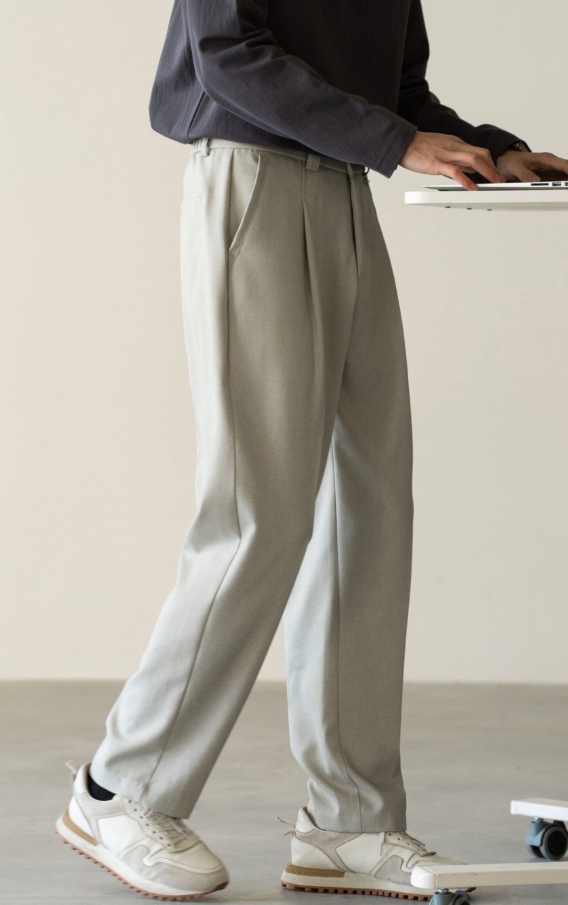 Italian Retro Linen Double-Pleated Casual trousers in Taupe Beige