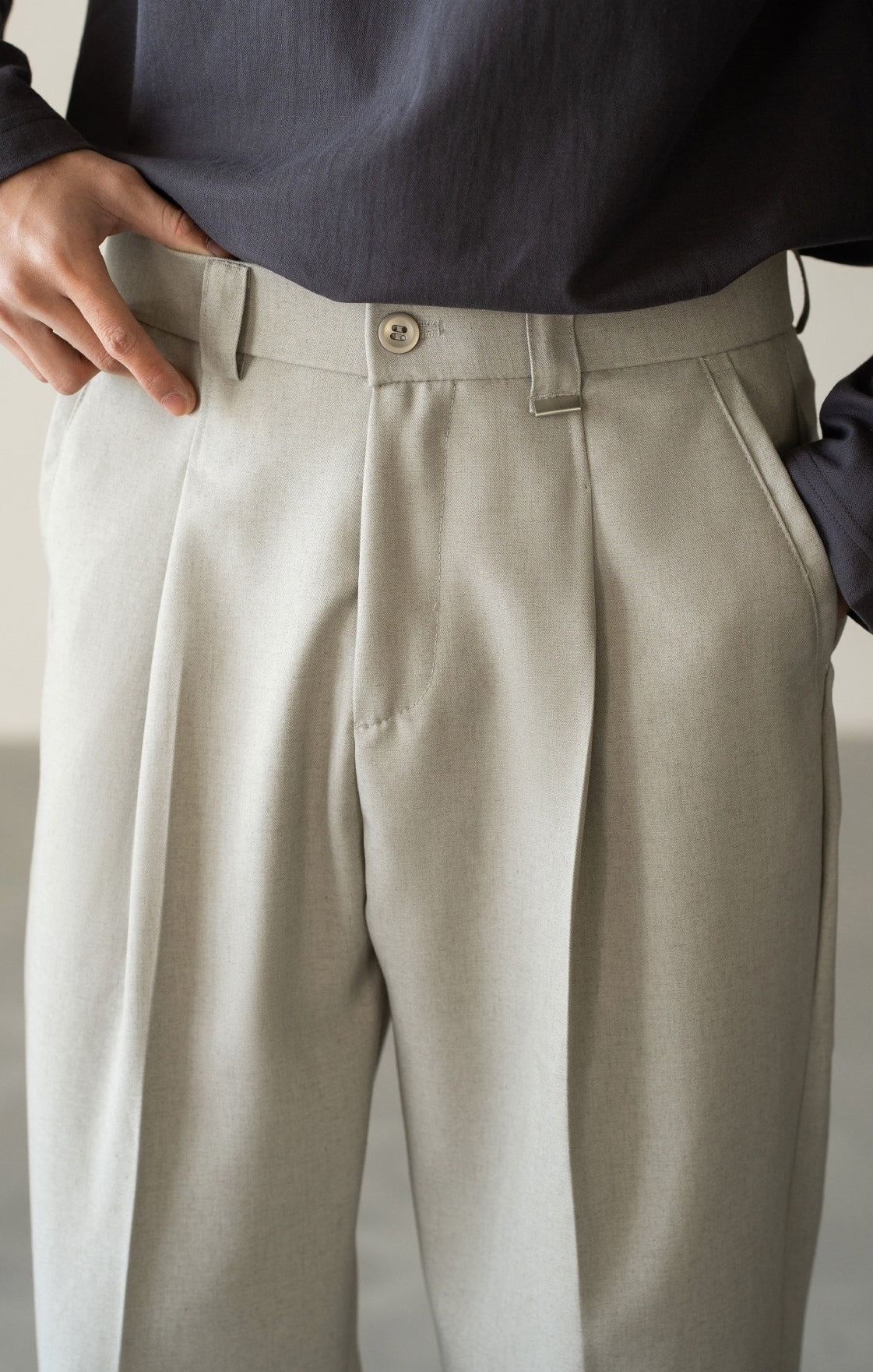 Italian Retro Linen Double-Pleated Casual trousers in Taupe Beige