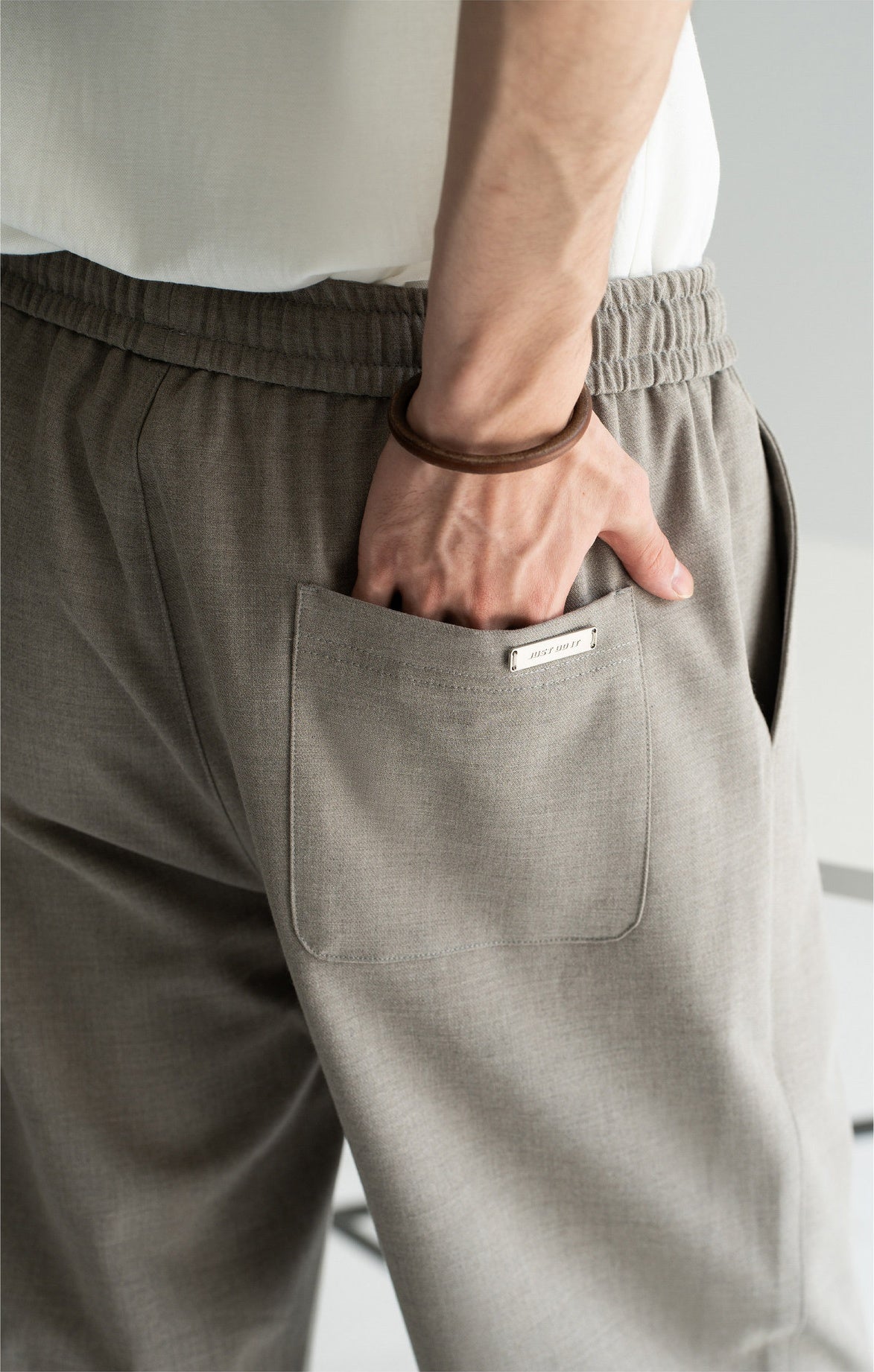 Men's Wool-Blend Relaxed Tapered Commuter Trousers - Drawstring Elastic Waist  - TAUPE